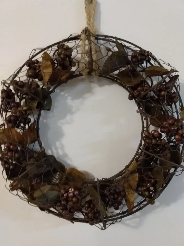 Antique  Rustic  Chicken Wire Berry Wreath thumbnail