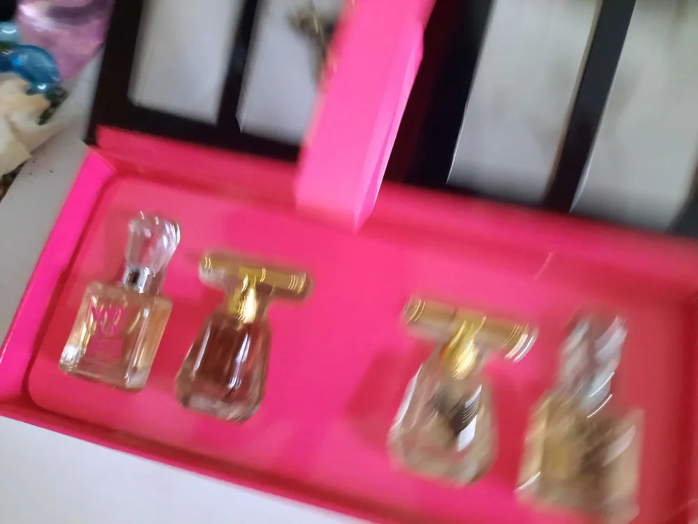 Juicy Couture Perfume Set (4 x 5ml) image indicator(3)