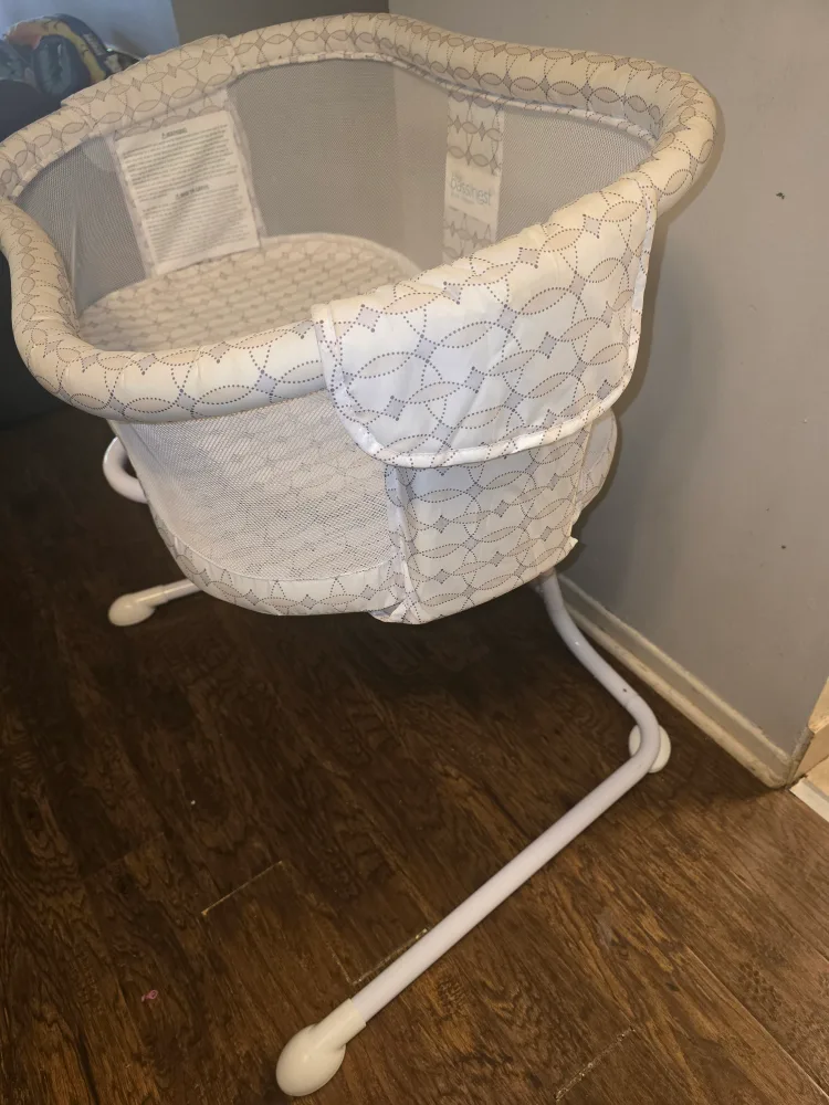 Used Bassinest Glide Sleeper by Halo - Bassinet baby sleeper image indicator(5)