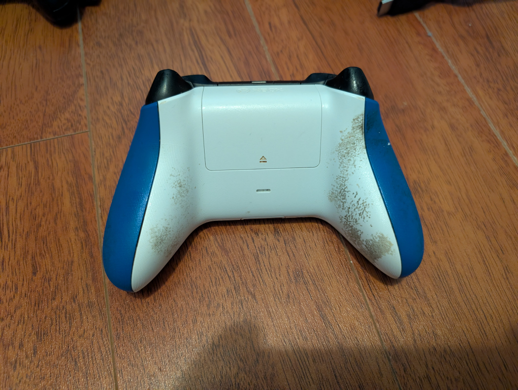 Xbox One with controllers - photo 3
