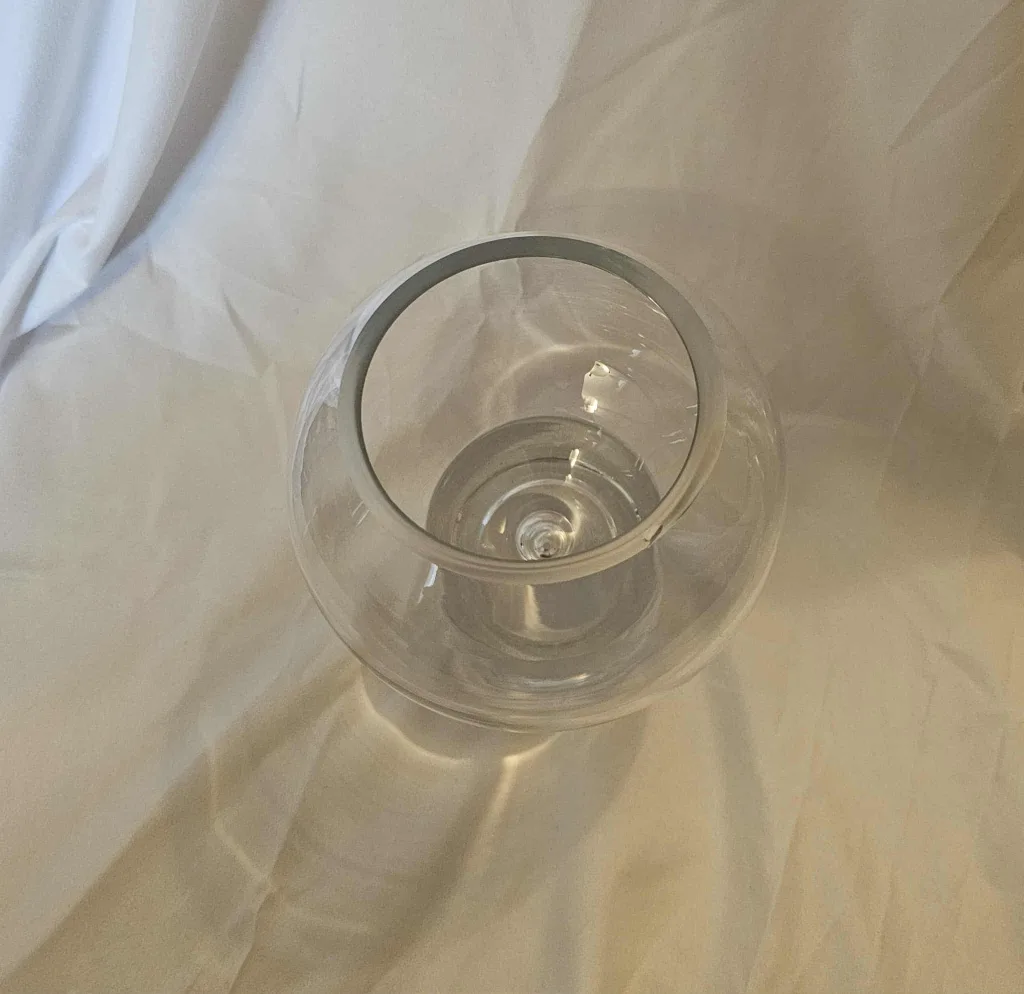 Small Hurricane Glass Vase image indicator(2)