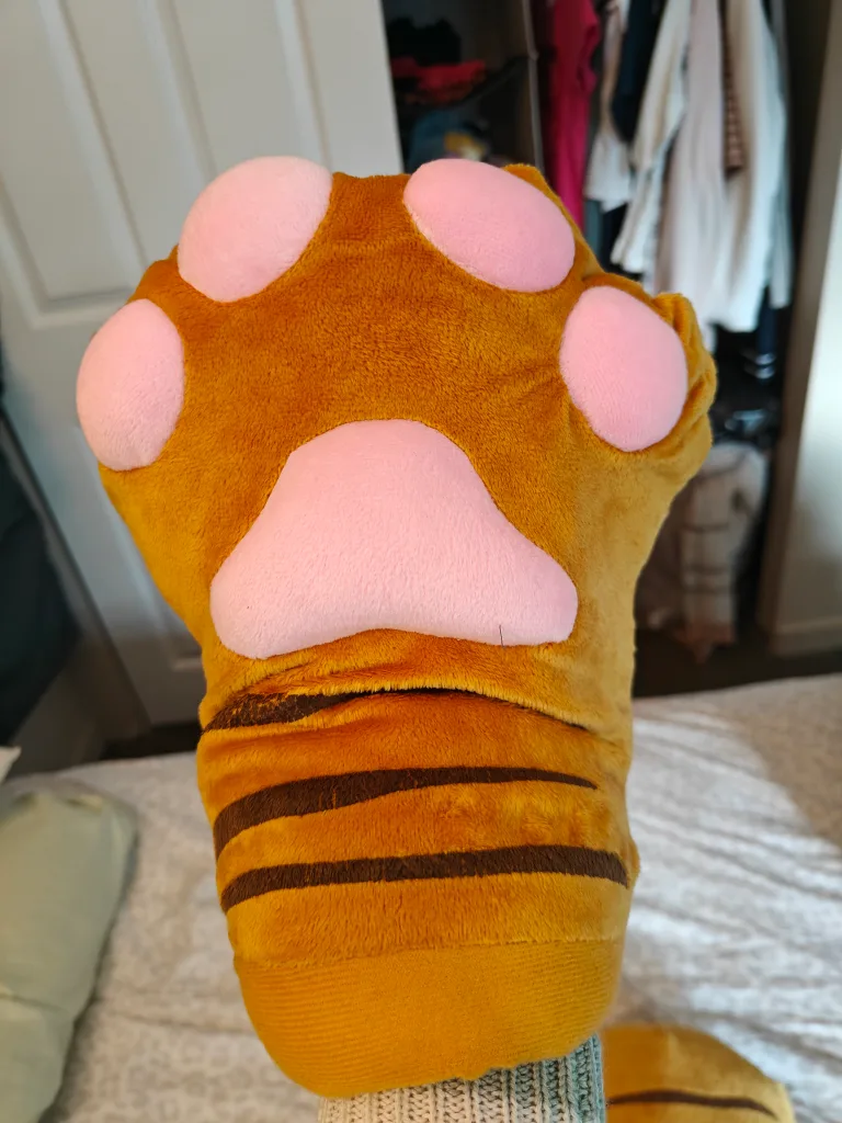 Tiger Paw Slippers - Plush & Cozy image indicator(4)