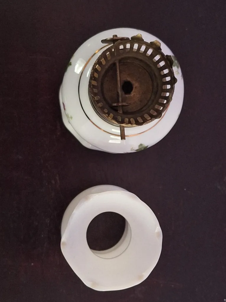 Vintage Floral Oil Lamp image indicator(4)