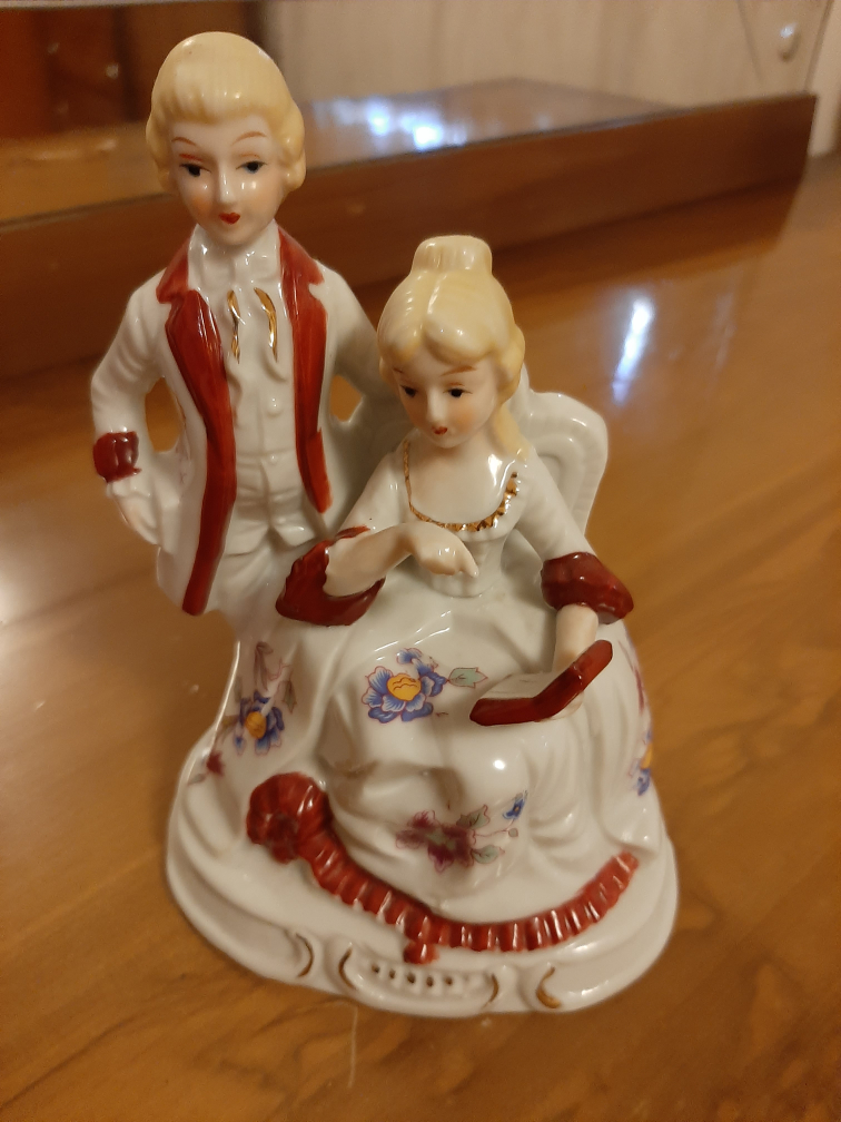 Vintage Porcelain Figurine - photo 2