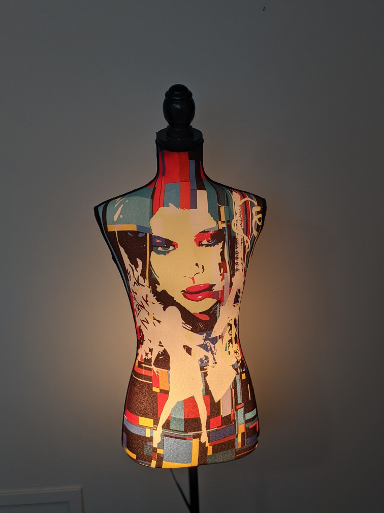 Novelty Mannequin Lamp with Stand. Pick up in Braeside SW - photo 3