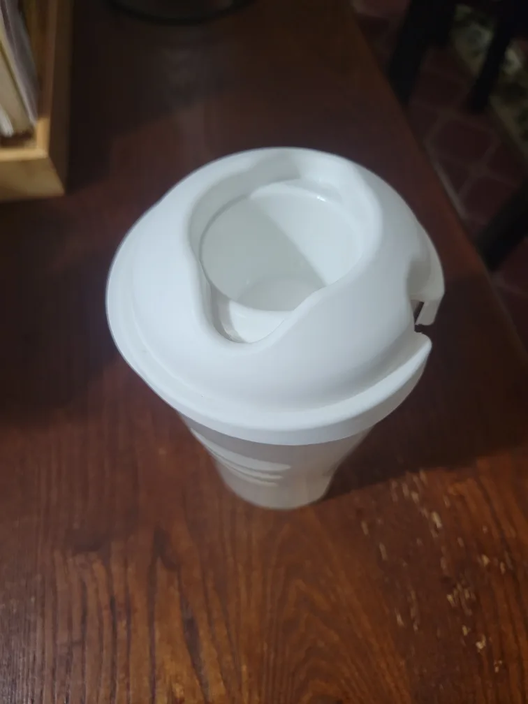 White Plastic Salad Container with Lid image indicator(2)