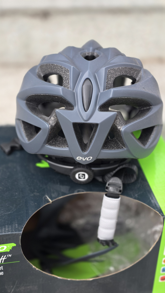 NEW! EVO Draft bike Helmet - Size M - photo 2