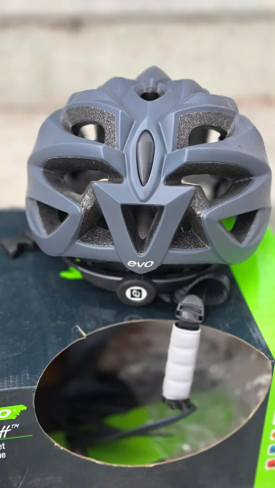 NEW! EVO Draft bike Helmet - Size M image indicator(2)