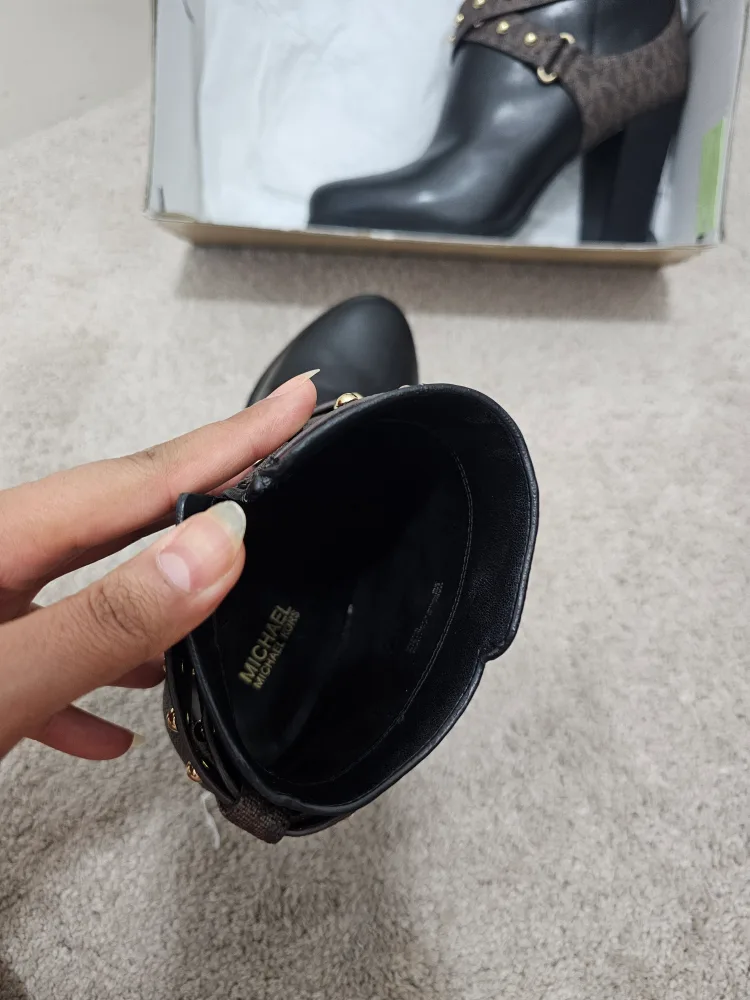 Michael Kors Black Leather Ankle Boots - Size 6M image indicator(4)