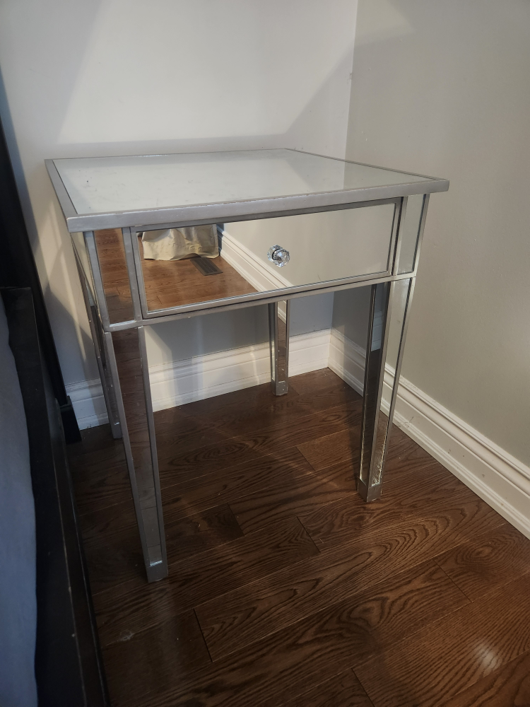 2 Mirrored Nightstands with Drawer - price is for the pair