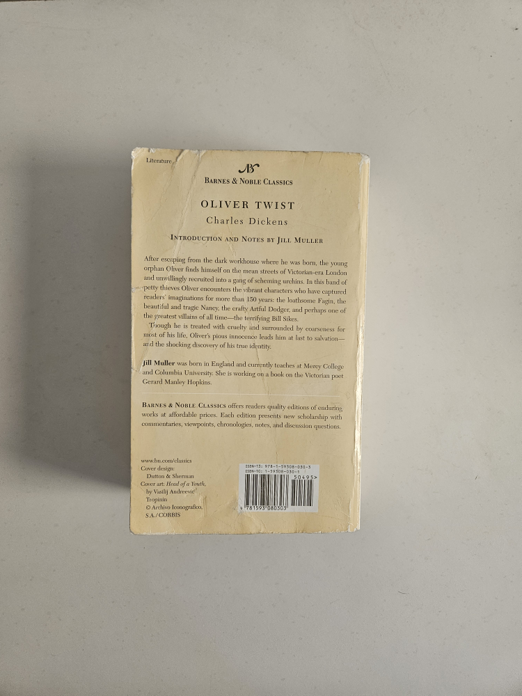 Oliver Twist by Charles Dickens 🧡 - photo 2