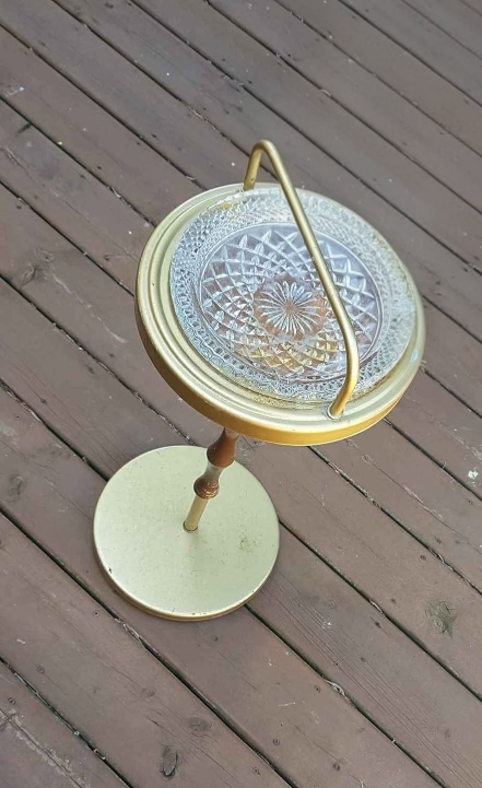"FINAL DAY MOVING" Vintage floor-standing ashtray stand - photo 2