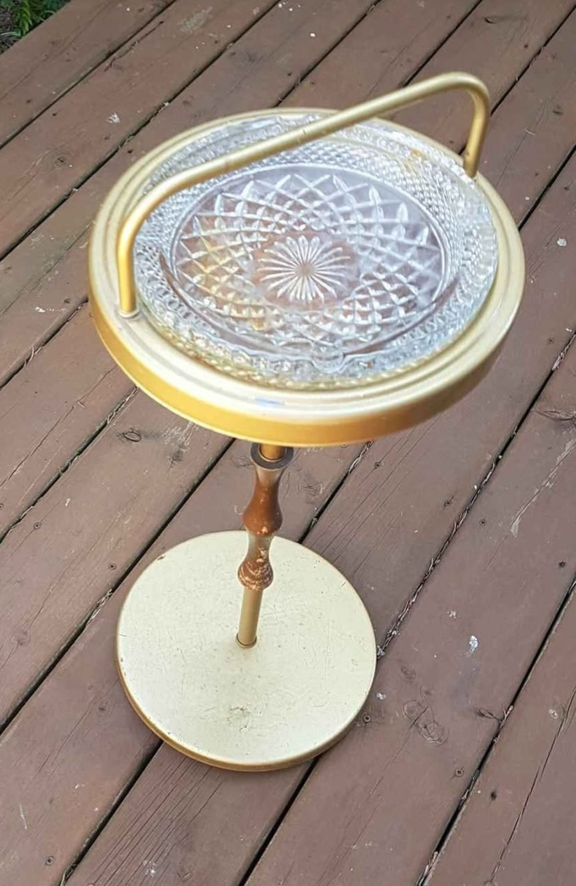 "FINAL DAY MOVING" Vintage floor-standing ashtray stand - photo 3