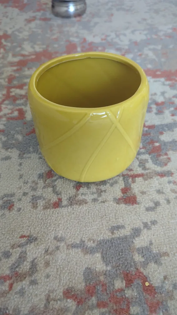 Assorted Vases, Bowls, and Glasses image indicator(6)