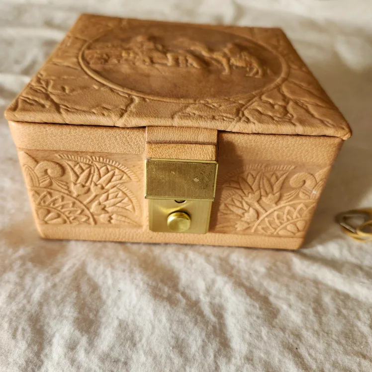 Vintage Egyptian Style Jewelry Box thumbnail