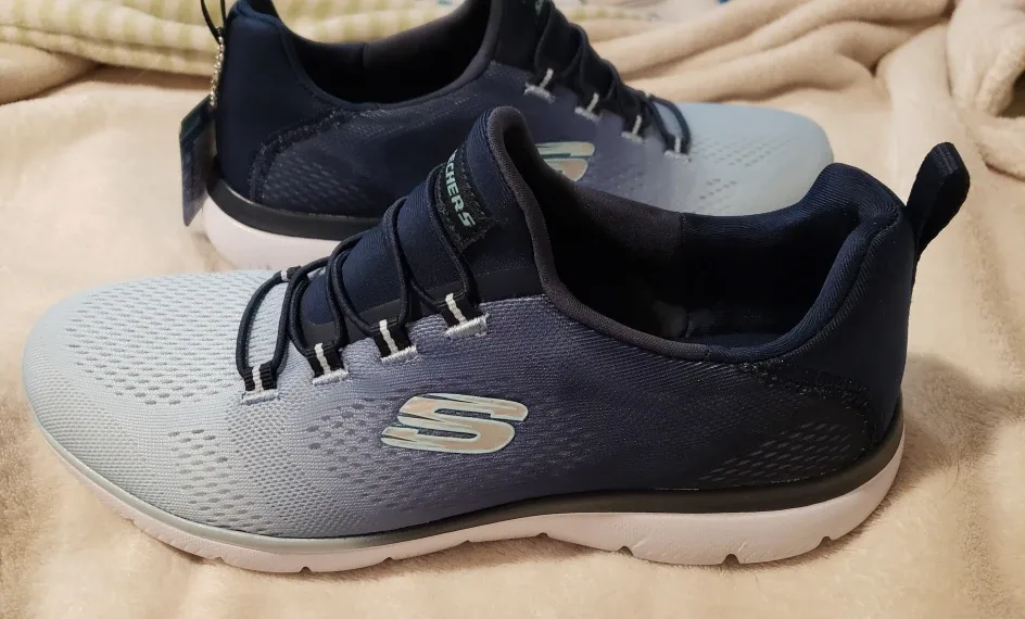 Skechers Women's Summits - New with Tags image indicator(2)