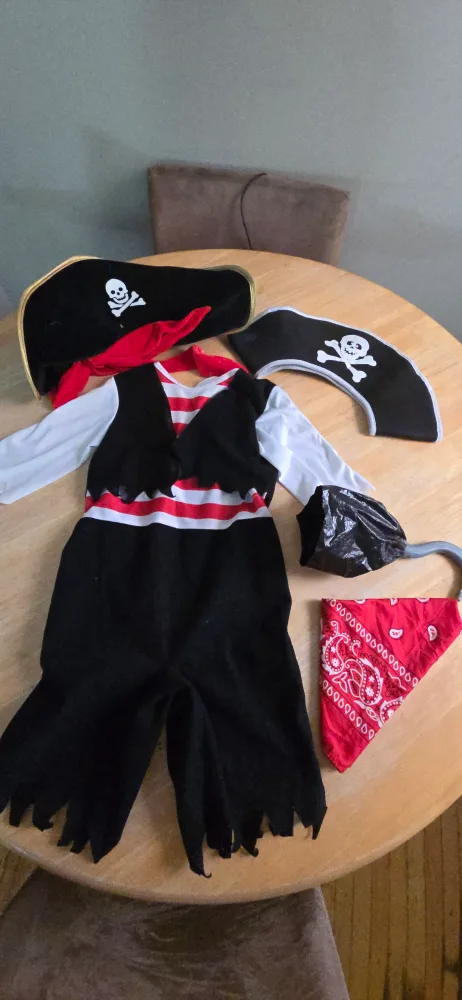 kids Pirate Costume ages 4-6 years thumbnail