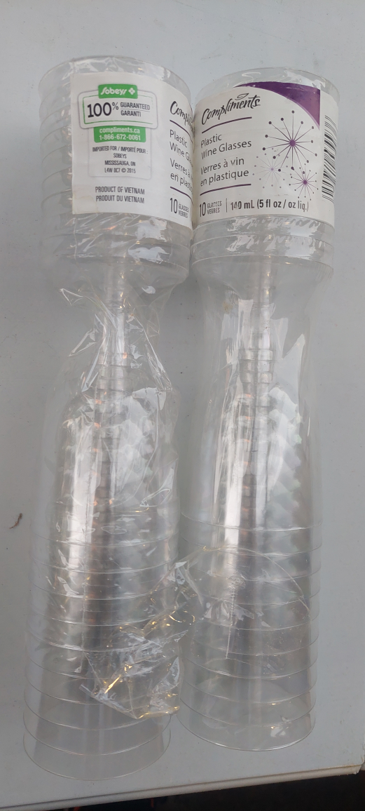 Compliments Plastic Wine Glasses, 10 glasses