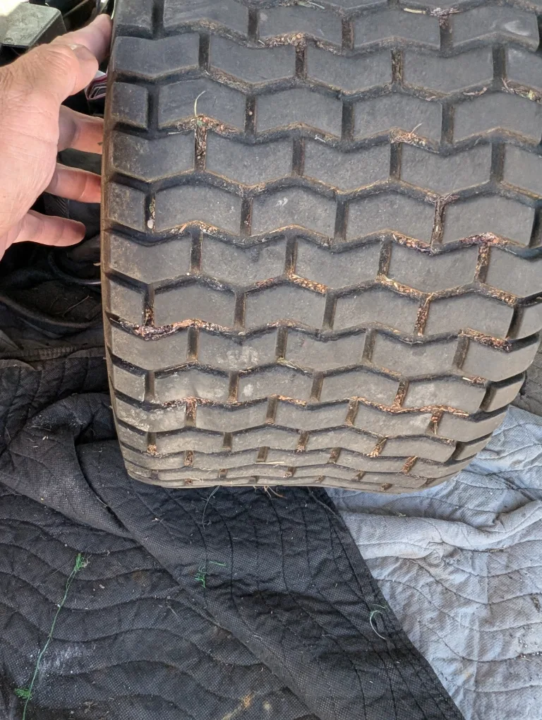 Toro Ztrac tires image indicator(3)