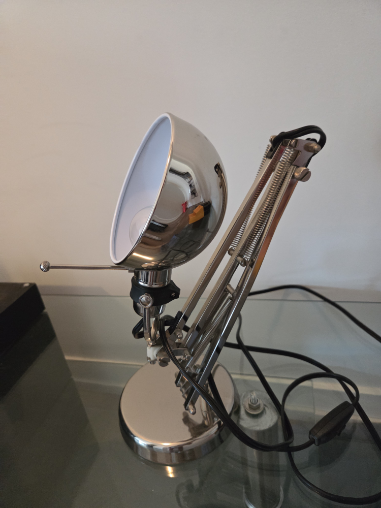 Desk lamp
