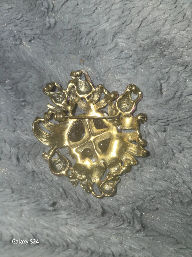 Antique Floral design Brouch image indicator(3)