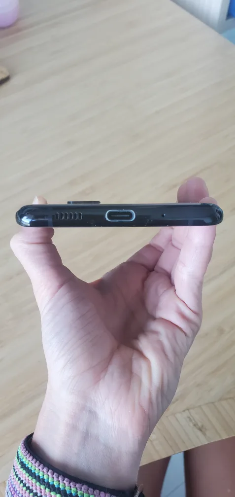 Samsung Galaxy S20+ 5G phone with Otterbox image indicator(4)