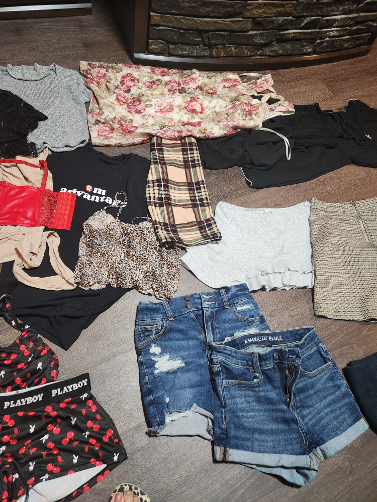 Mixed Clothing Lot - American Eagle, True Religion, Forever 21 - photo 2