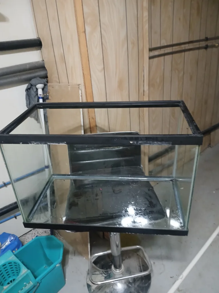 Used Fish Tank with Accessories image indicator(3)