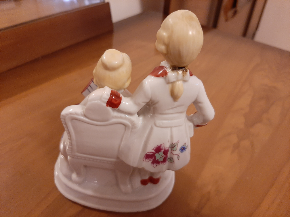 Vintage Porcelain Figurine - photo 4