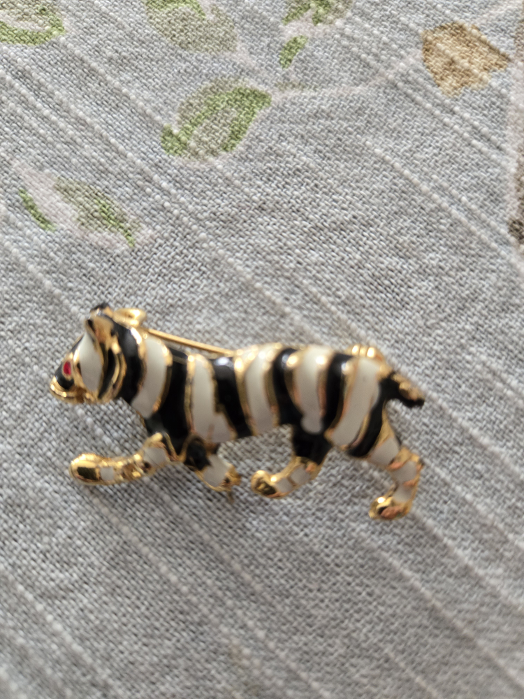 Vintage Tiger Brooch Pin