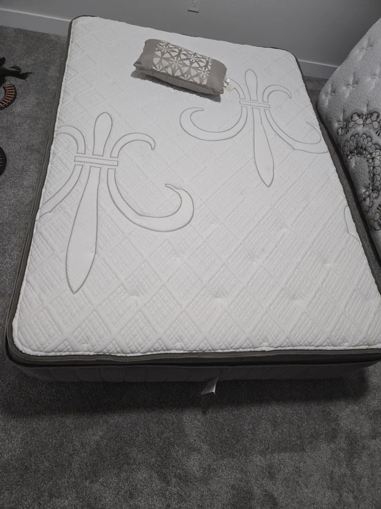 Full Sized Stearns and Foster Gel Infused Foam Mattress image indicator(2)