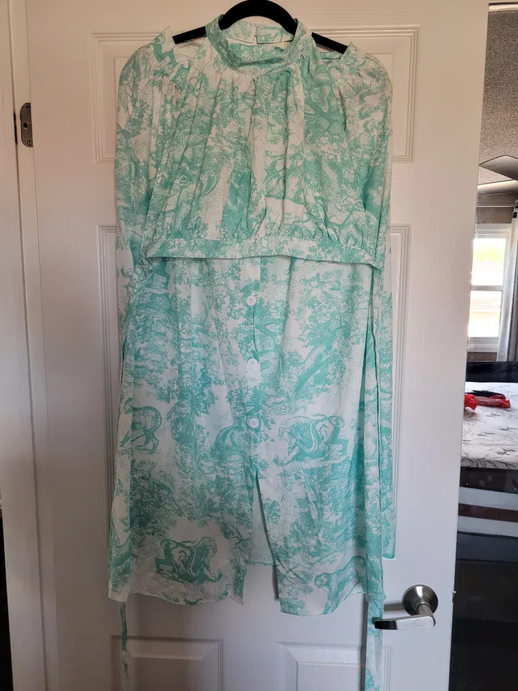 Assorted Women's Dresses size medium image indicator(7)