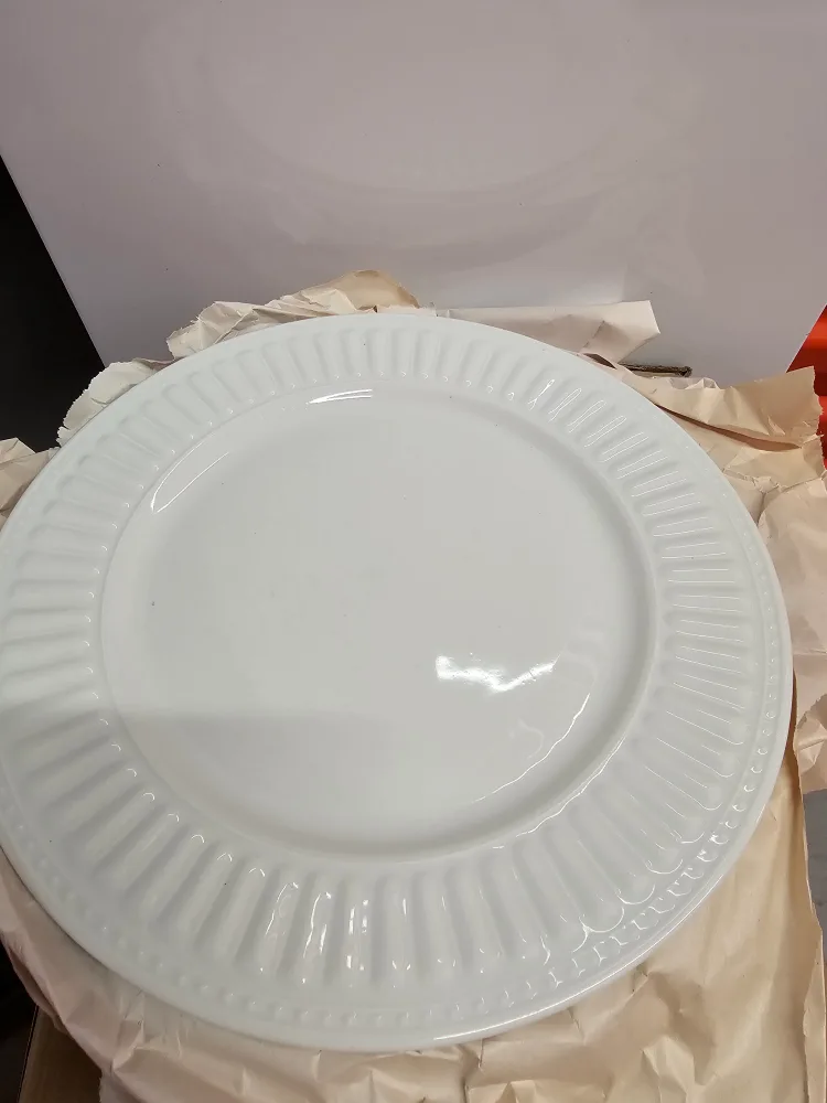 White Decorative Dinner Plates image indicator(2)