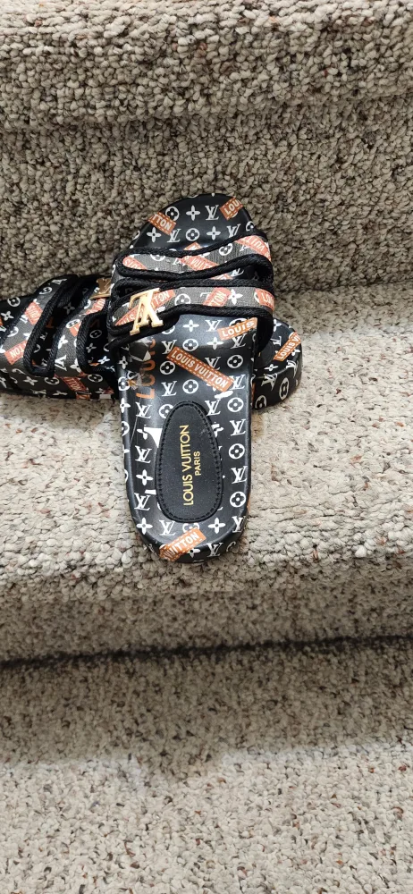 Louis Vuitton Monogram Slides - Size 40 image indicator(3)