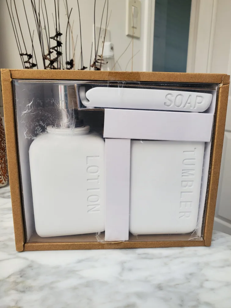 New Moda Home Engraved Resin Bath Set thumbnail