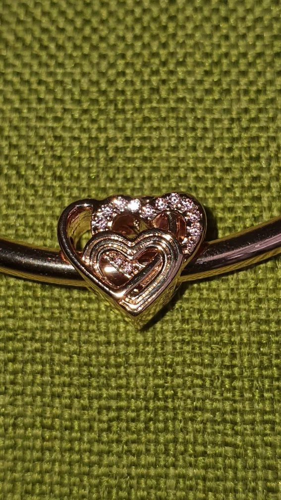 Pandora Rose Gold Bangle with Heart Charm image indicator(7)