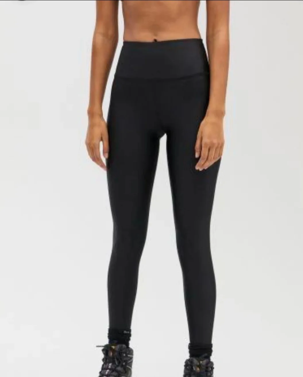 Brand New! TNA Atmosphere Aritzia Shiny Leggings XS, Retail $88+ image indicator(3)