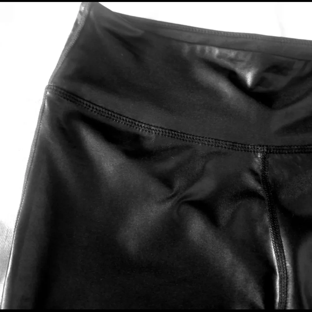 Brand New! TNA Atmosphere Aritzia Shiny Leggings XS, Retail $88+ image indicator(5)