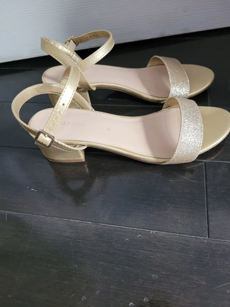 Joe Fresh Gold Sandals - Girls Size 3 thumbnail