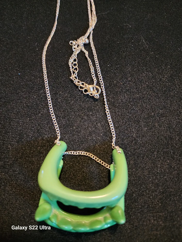 Novelty Green Vampire Teeth Necklace image indicator(4)