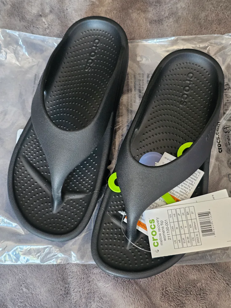 CROCS Mellow Recovery Flip (BNWT) image indicator(3)