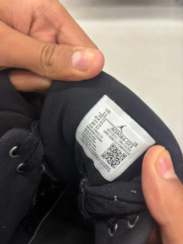 Jordan Max Aura 4 Black/Red Size 11 image indicator(2)