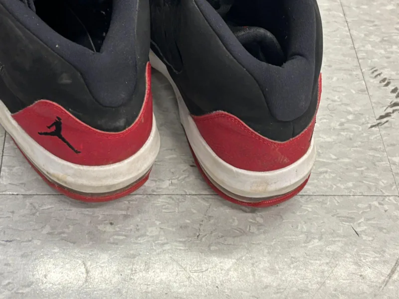 Jordan Max Aura 4 Black/Red Size 11 image indicator(6)