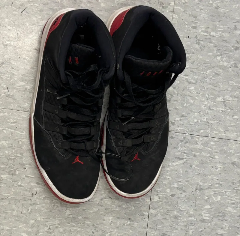 Jordan Max Aura 4 Black/Red Size 11 image indicator(7)