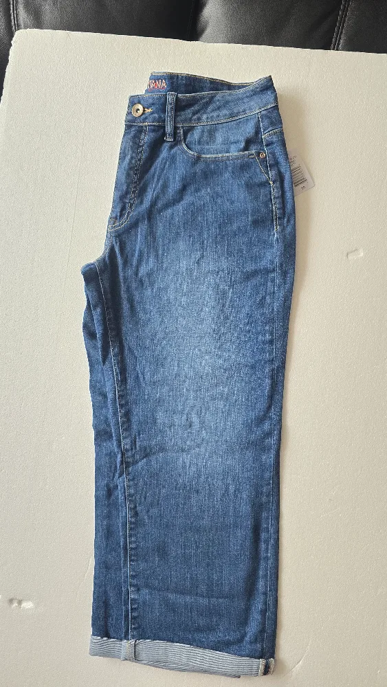 Brand new Santana capri jeans mid foe sale only $19 image indicator(9)