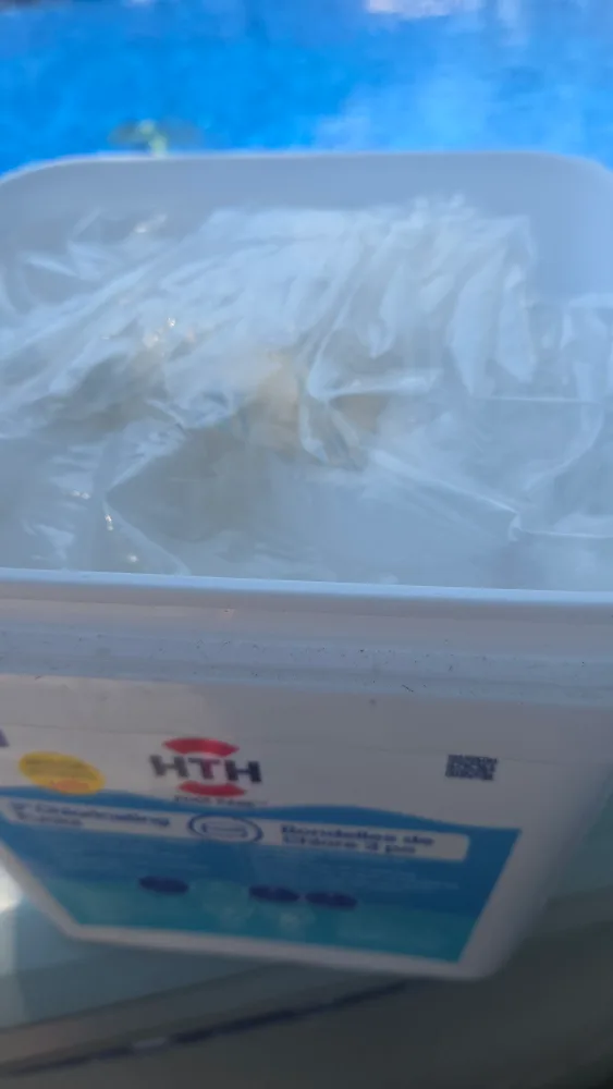 HTH 3" Chlorinating Pool Pucks 8KG image indicator(2)