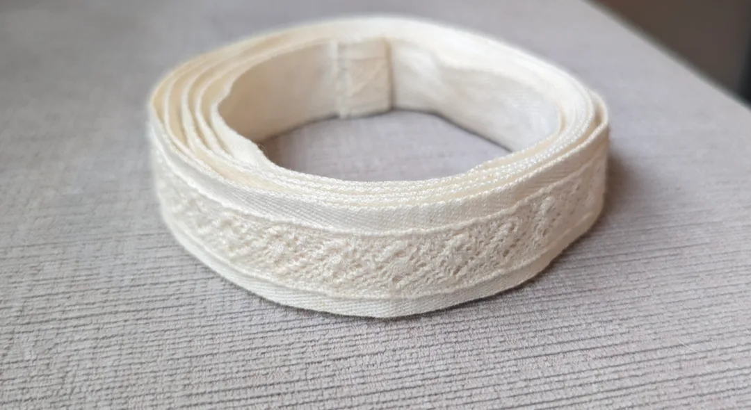 Brand New Off-White Decorative Lace Trim thumbnail