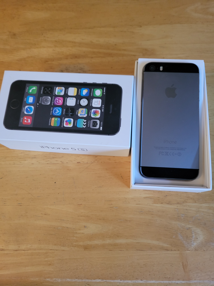 Apple iPhone 5s - Like New - photo 2