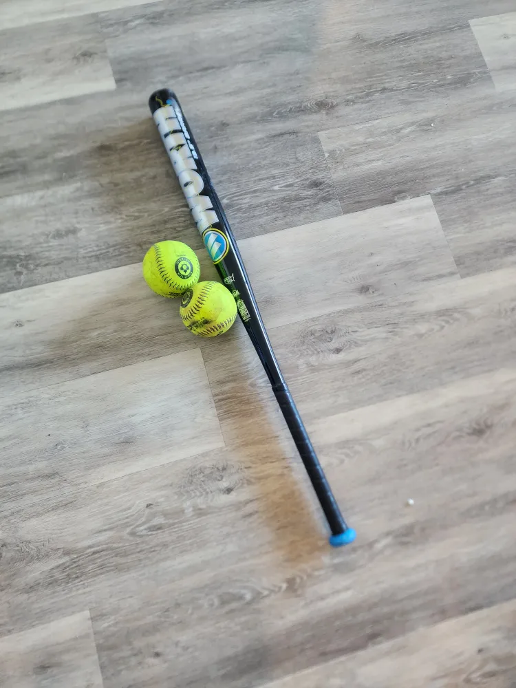 Worth MVP 31/21 Baseball Bat & Softballs thumbnail