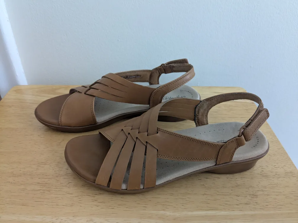 Clarks Brown Leather Woven Sandals, Size 9 thumbnail